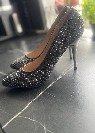 Туфлі зі стразами