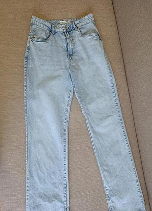 Джинсы голубые с необработанным краем