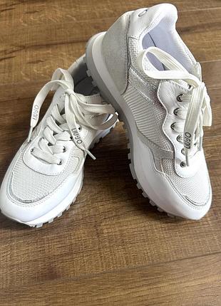 Жіночі кросівки італійського бренду liu jo, модель wonder