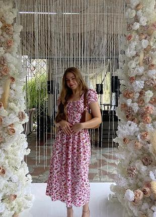 Літня рожева сукня у квітковий принт