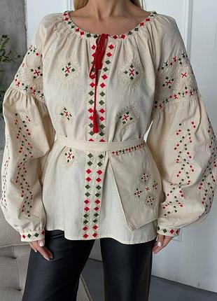 Вышитая блузка женская бежевая вышиванка с поясом
