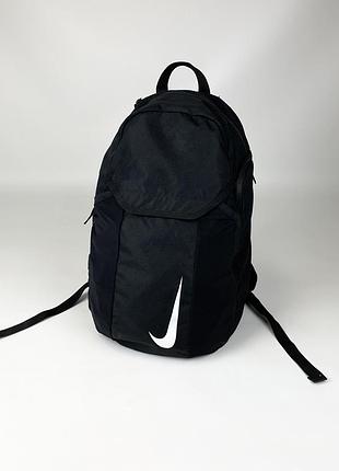 Спортивний рюкзак nike acdmy team ba5501-010 тканинний 30 л вміщує формат а4 чорний для спорту / футболу з великим логотипом