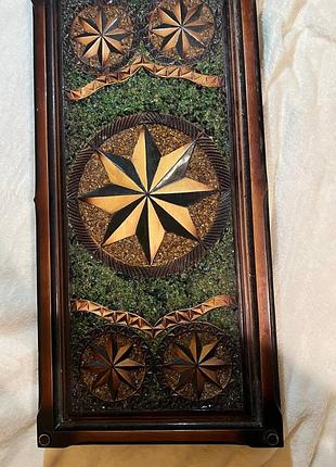 Нарды с художественной инкрустацией звезд, не использовался.
идеальный выбор для ценителей качественных настольных игр и коллекционеров.