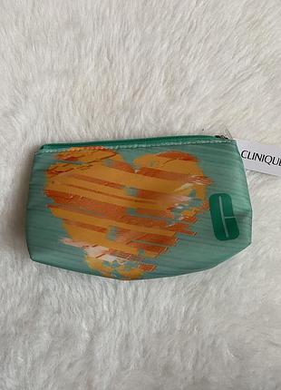 Нова косметичка clinique