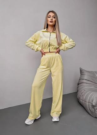 Костюм жіночий