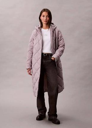 Пухова куртка з капішоном