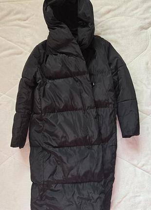 Чорне зимове пальто