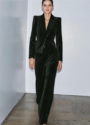 Бархатный брючный костюм