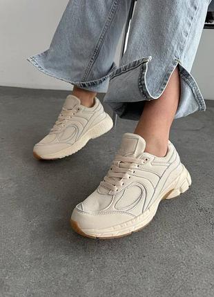 Жіночі кросівки