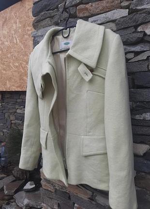 Модерный шерстяной пиджак, бомпер фисташково цвета. швейцария.