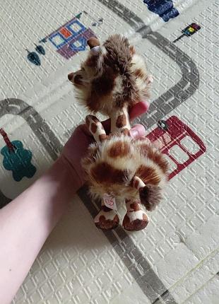 Жираф з великими очима 2