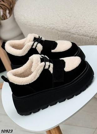 Натуральные замшевые черные зимние ботинки со светлым мехом тедди на высокой подошве