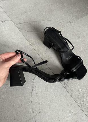 Босоніжки, дуже зручні