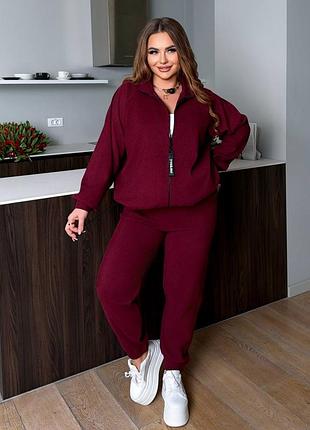 Спортивний жіночий костюм