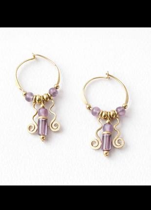 Вінтажні сережки ручної роботи boho ✨ латунь + лілові скляні намистини, європа 90-х. легкі, стильні, для щоденного носіння.