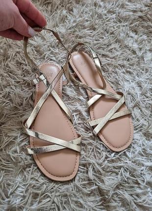 Босоніжки жіночі