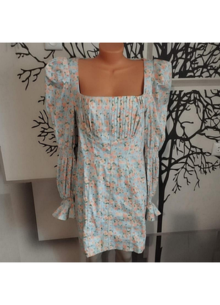 Женское короткое платье с цветочным принтом