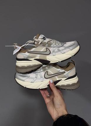 Кроссовки nike v2k runtekk arewood brown light bone premium