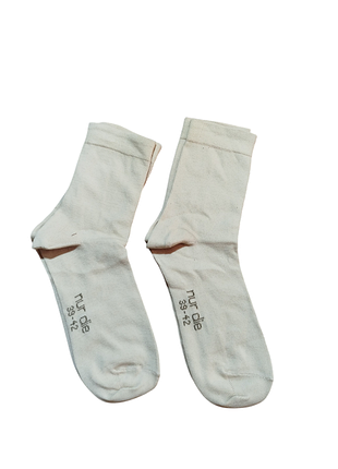 180 грн- 1 пара . у наявності 2 пари 
нові шкарпетки німецького бренду nur die.
нові , без упаковки .