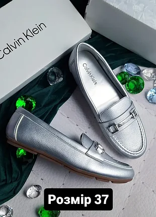 Calvin klein оригінал сріблясті лофери з пряжкою