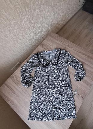 Платье с воротником