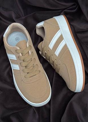 Кроссовки женские цвет бежевый