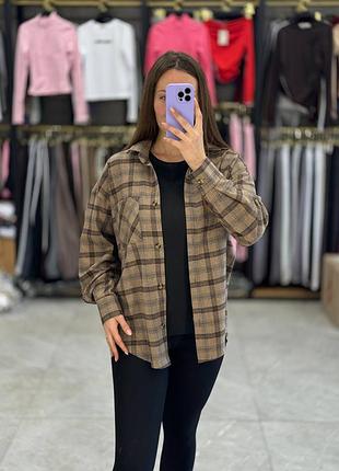 Базовая рубашка оверсайз в клетку на пуговицах с накладным карманом