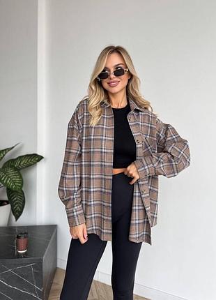 Базовая рубашка оверсайз в клетку на пуговицах с накладным карманом