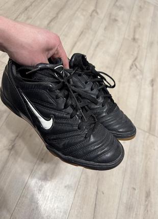 Чоловічі кросівки футзалки nike 42р оригінал