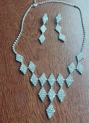 Розкішний комплект біжутерії кольє із сережкамм
