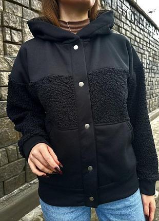 Тепла кофта з капішоном на флісі з вставками тедді на кнопках вітрівка