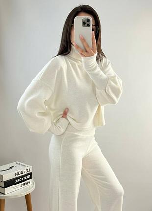 Комфортний стильний трендовий костюм