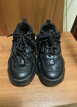 Кросівки чорні