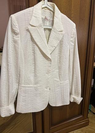 Жіночий піджак