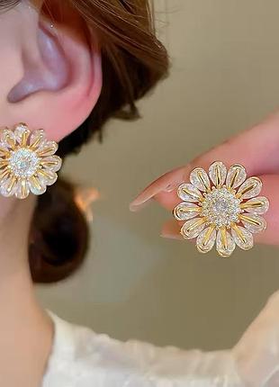 Блискучі ефектні сережки квіточки високоякісна біжутерія