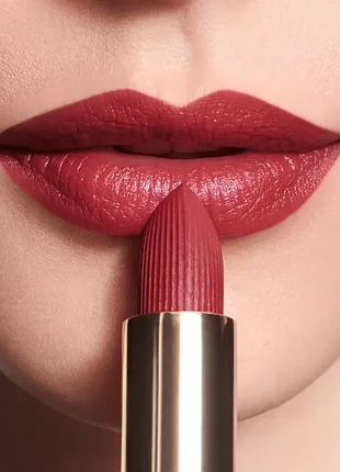 Матова помада з ефектом сяйва giordani gold spf 25 теплий багрянець