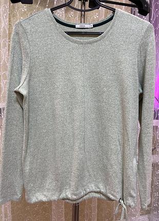 Світер жіночий