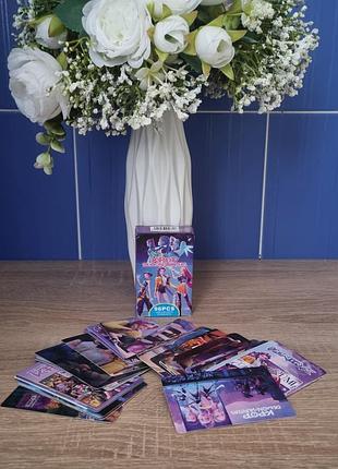 Набор карточек k-pop — в комплекте 96 карточек и дополнительно 36 наклеек