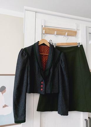 Костюм, пиджак и юбка
