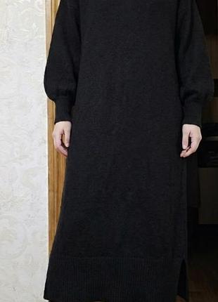 В'язана чорна сукня-светр