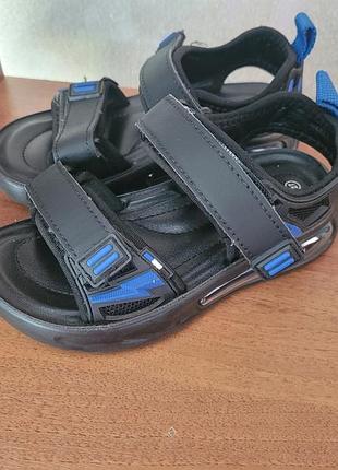 Спортивні сандалі