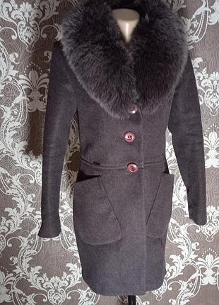 Пальто женское шерстяное с песцовым воротником