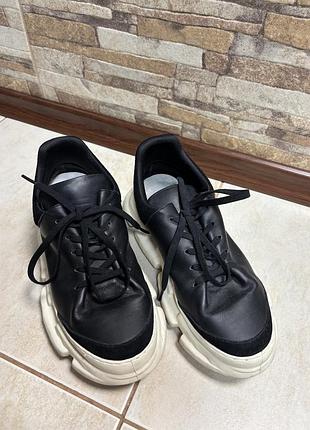 Кросівки кросівки