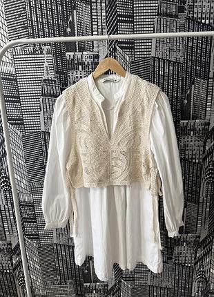 Біла жіноча сукня з довгим рукавом zara сукня з вʼязаною ажурною жилеткою зара