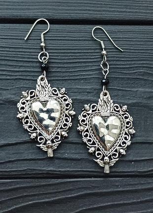 Готичні сережки серця