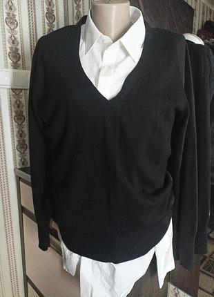 Свитер черного цвета 💯 процентов шерсть. размер 50-52. франция.