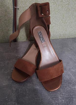 Сандалии женские из замши