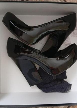 Туфли женские, новые. кожа лак. очень красивые, Мои. размер 36.