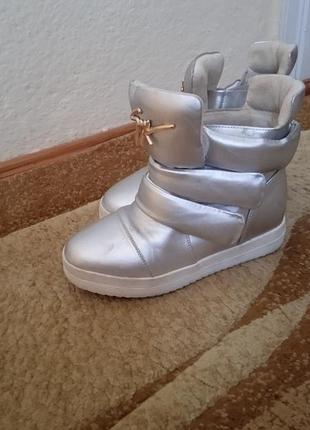 Ботинки на девочку. 35 размер.