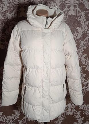 Пуховик женский молочного цвета
легкий